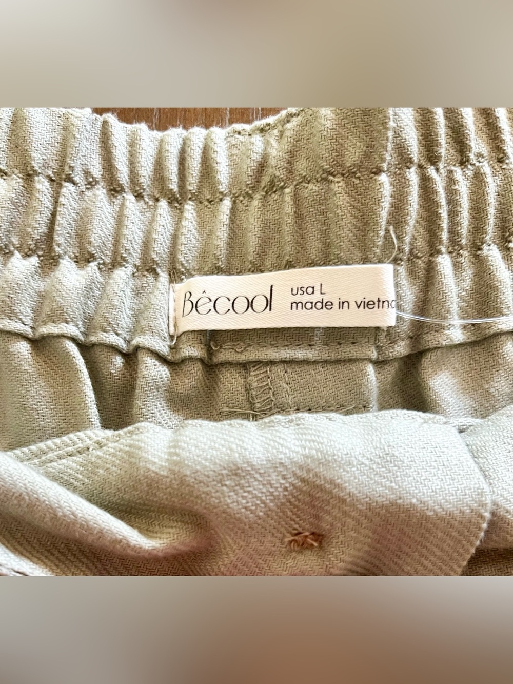NWT Becool Light Sage Green Pleated Shorts - Women’s Size Large - Picture 4 of 8